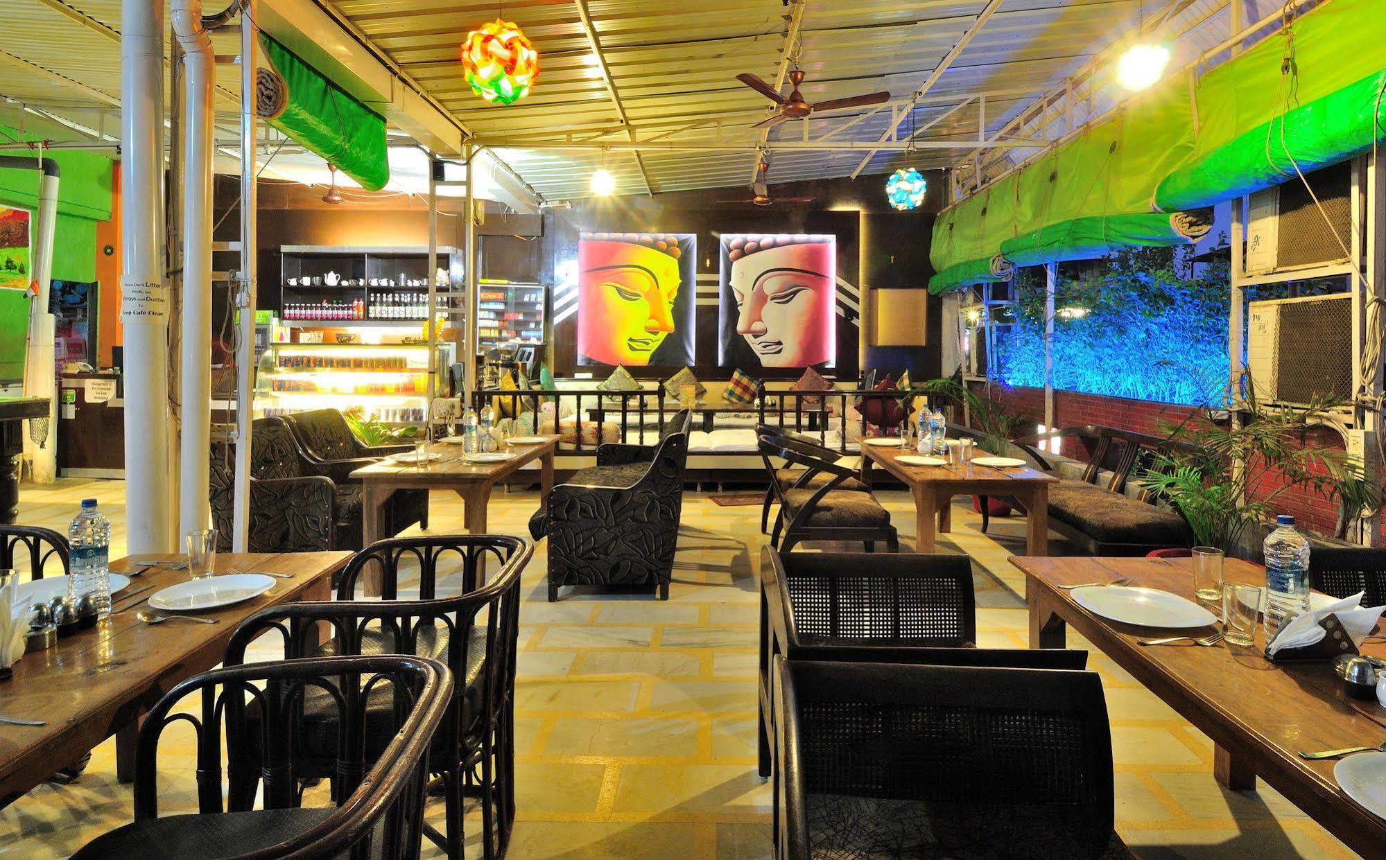 Hotel Shelton New Delhi Extérieur photo