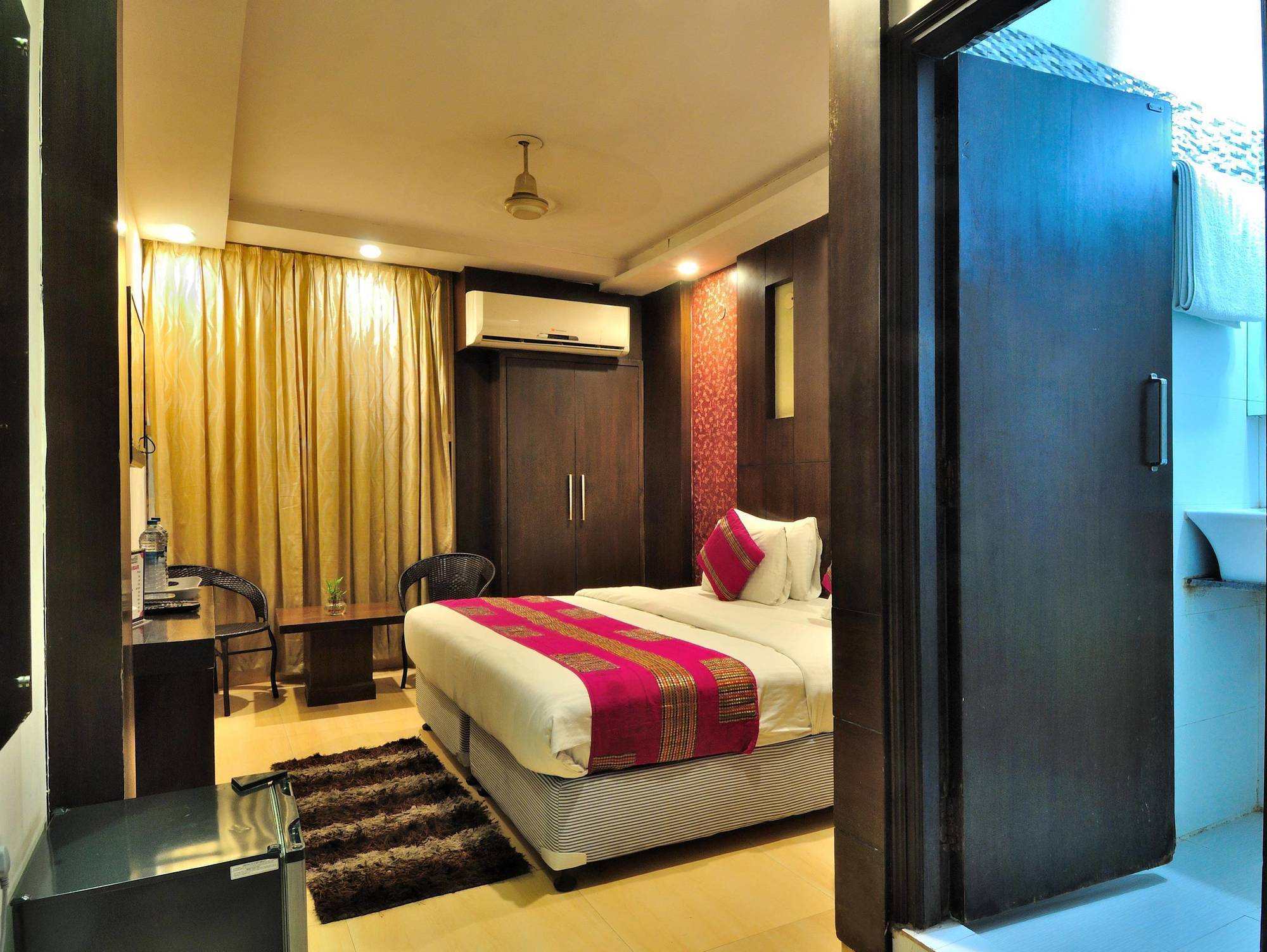 Hotel Shelton New Delhi Extérieur photo