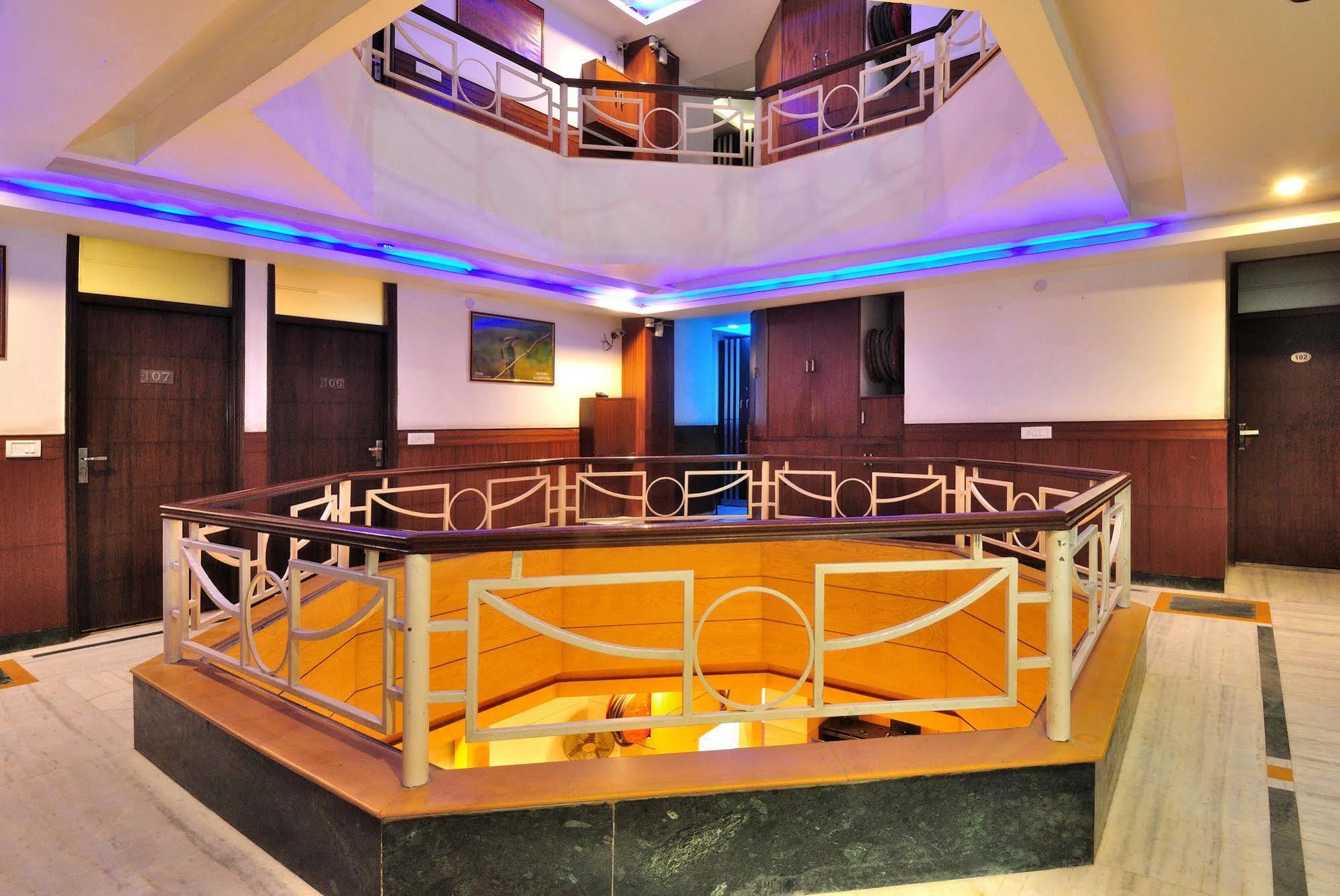 Hotel Shelton New Delhi Extérieur photo